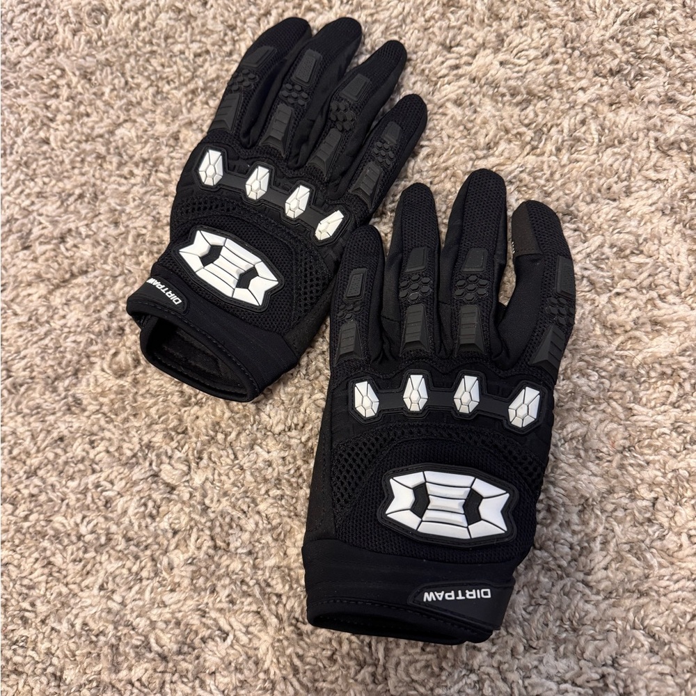 BUNDLE 5- $20 Black and White Dirtpaw Gloves